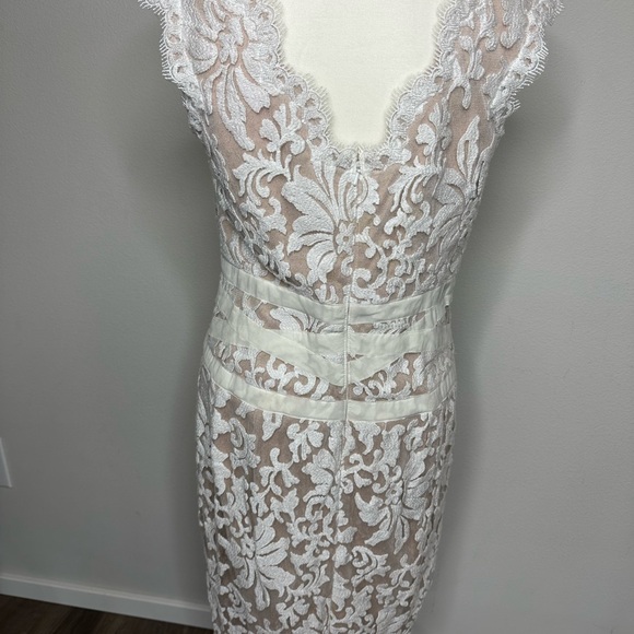 Tadashi Shoji Cream Sheath Wedding Dress Sweetheart Neckline - Picture 2 of 6